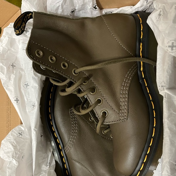 Doc Marten’s Pascal Olive Boots Size 5 Never Worn! - Picture 3 of 6